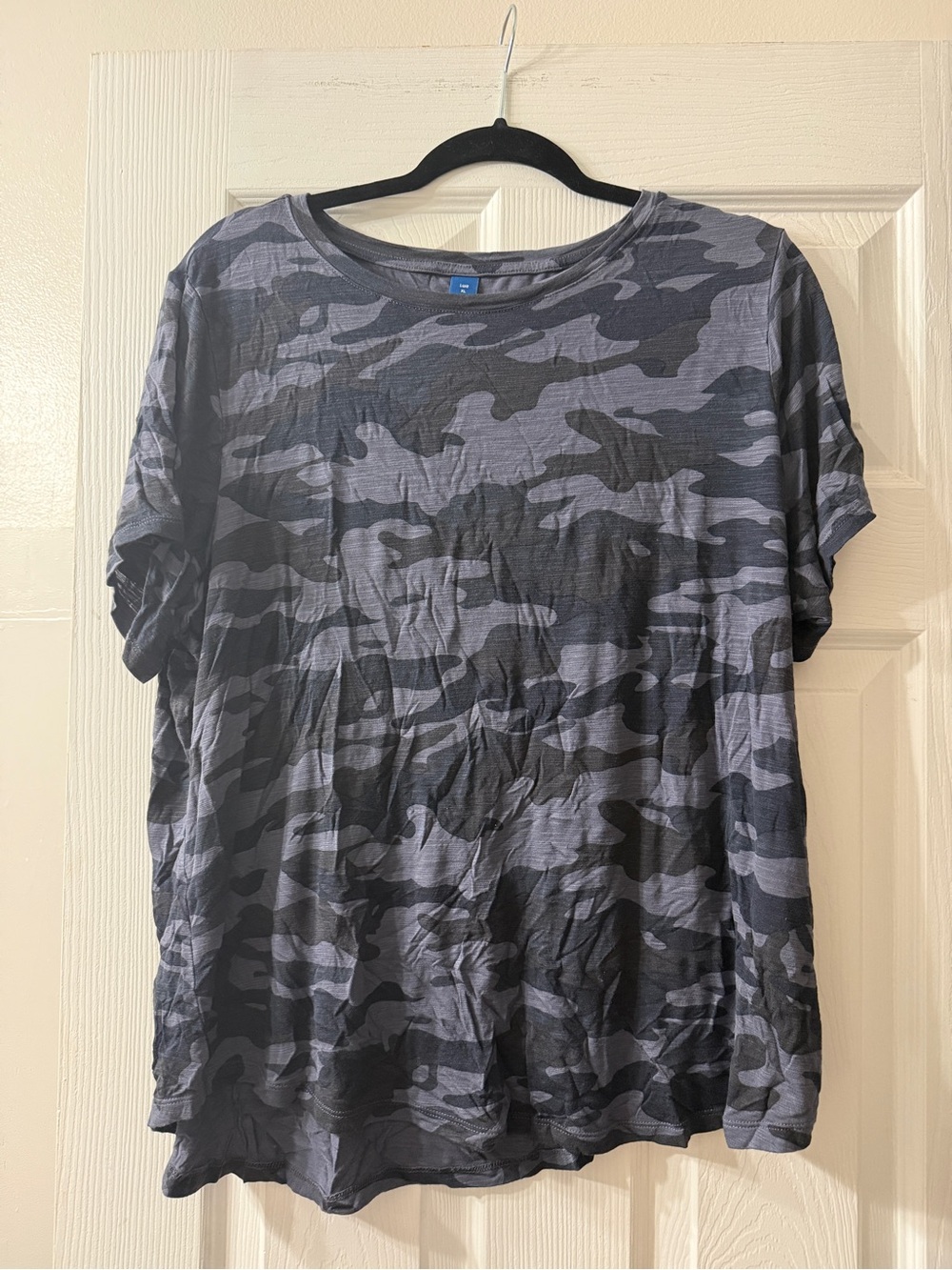 Old Navy Women's Black & Gray Camo Short-Sleeve Tee - Picture 1 of 2